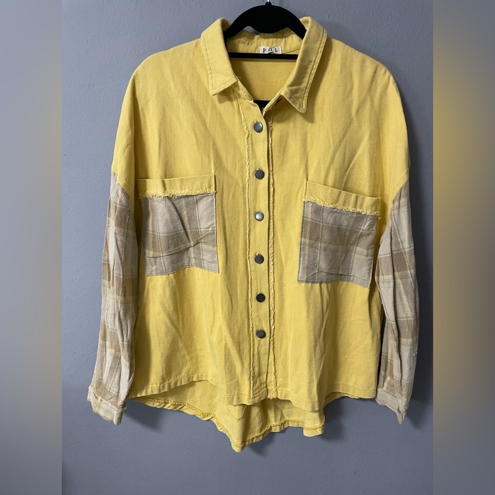 NWOT POL Light Denim Butter Yellow Shacket  Plaid Sleeves and Pockets. Small